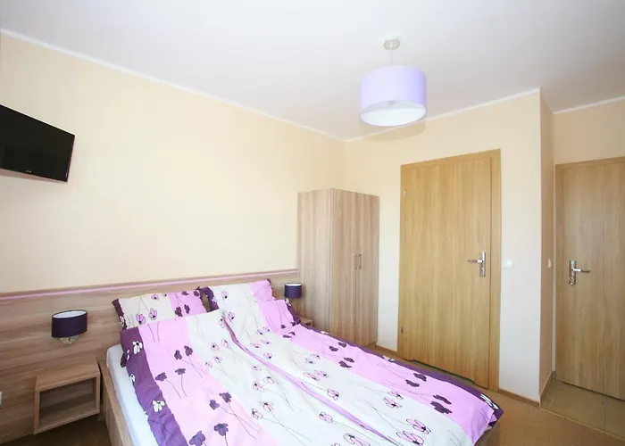 فندق مبيت وإفطار Faro Jastrzębia Góra